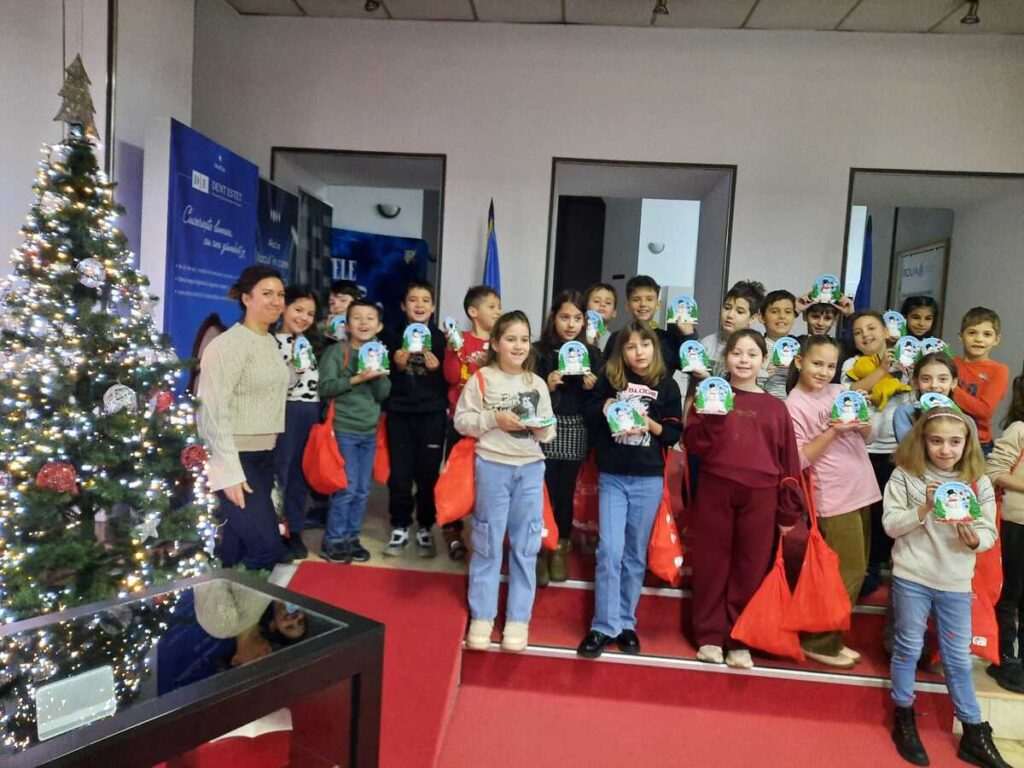 “Atelierele lui Moș Crăciun” s-au încheiat cu succes, aducând tuturor participanților zâmbete, creativitate și spiritul luminos al sărbătorilor!