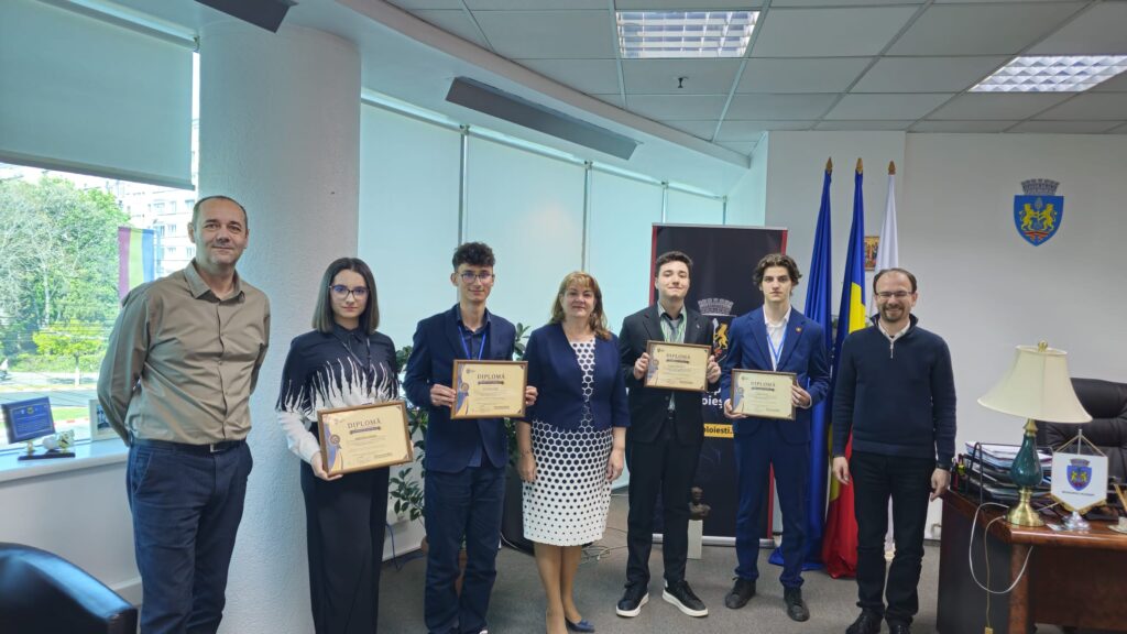 Tineri din Prahova au devenit „Reprezentanți pentru o zi” în cadrul Primăriei Municipiului Ploiești!