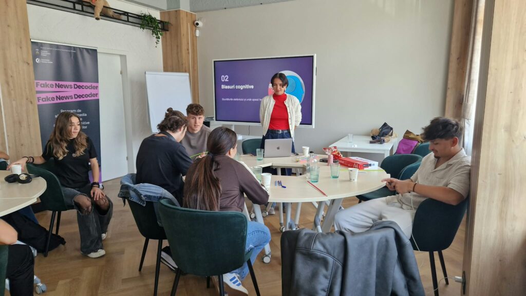 Primăria Municipiului Ploiești sprijină educația media în rândul tinerilor prin proiectul „Fake News Decoder”!